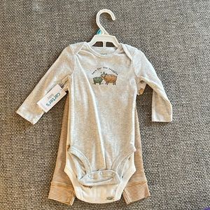 Carters 6 month two onesies and a pair of pants